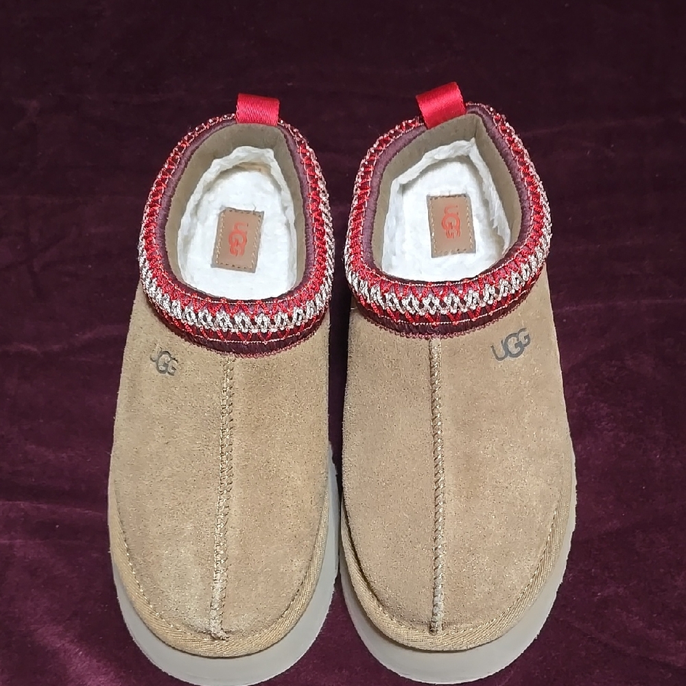 UGG TAZZ Cozy Suede clogs with Red Accents